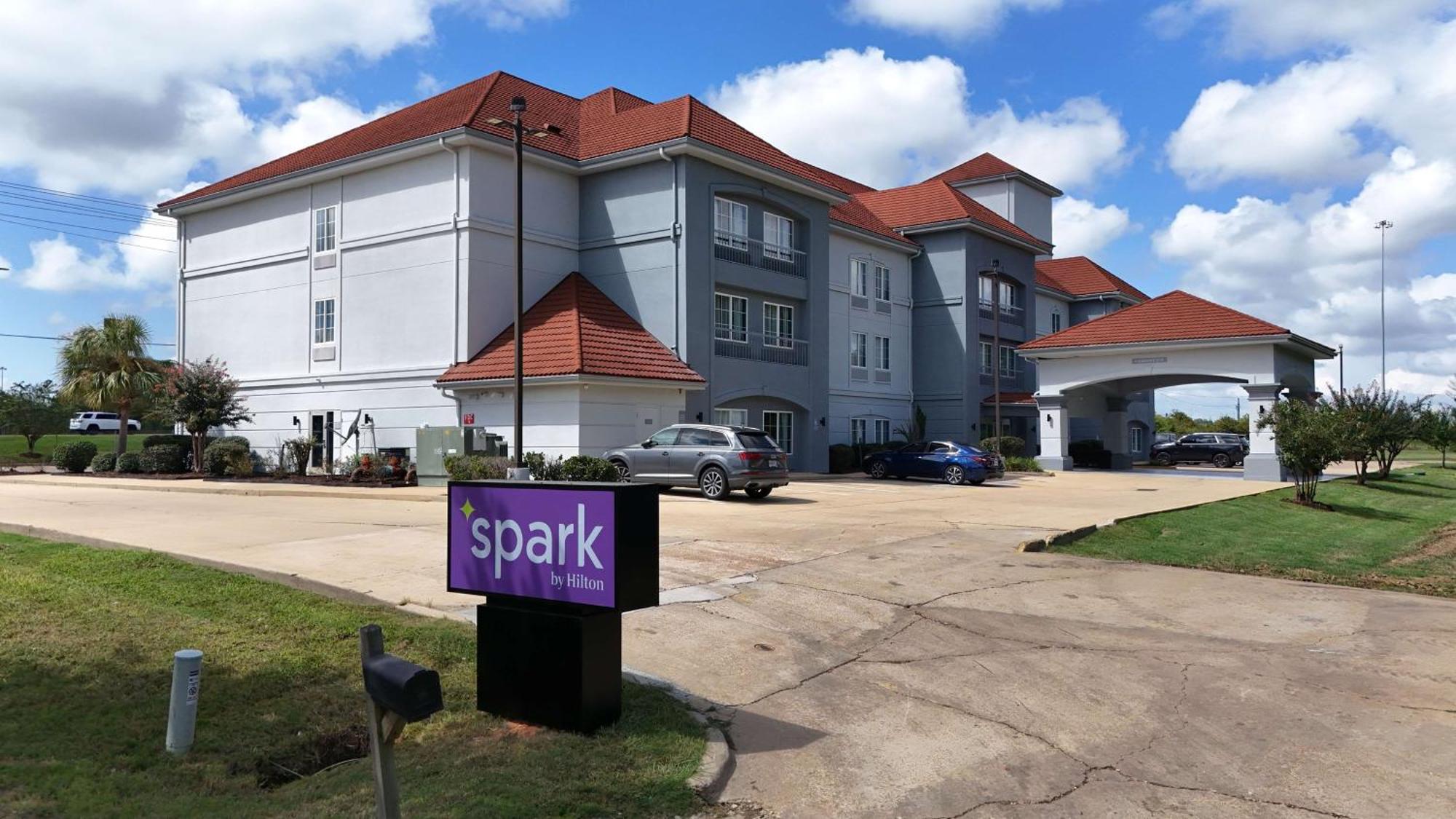 Spark By Hilton Брандон Экстерьер фото